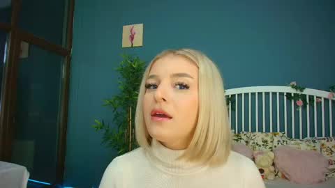 Snapshot of _parishill chatting on October 25, 4:09 am Alisa online show from October 25, 4:09 am