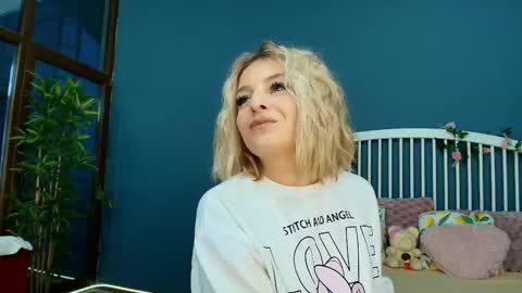 Snapshot of _parishill chatting on November 16, 5:13 am Alisa online show from November 16, 5:13 am