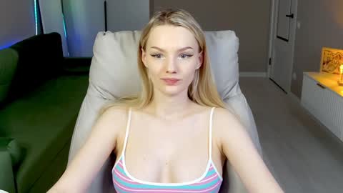 Snapshot of _passion_show_ chatting on December 19, 1:51 pm Tina online show from December 19, 1:51 pm