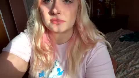 _peaceoutgirlscout_ online show from October 7, 10:29 pm