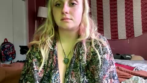 _peaceoutgirlscout_ online show from October 9, 8:18 pm