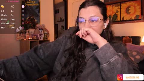 Snapshot of _peach__ chatting on December 10, 6:22 am violeta ig online show from December 10, 6:22 am