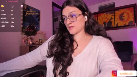 Snapshot of _peach__ chatting on January 28, 5:11 am violeta ig online show from January 28, 5:11 am