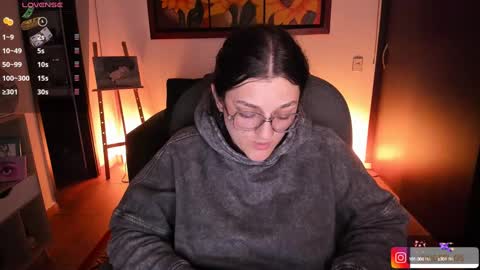 Snapshot of _peach__ chatting on February 5, 2:40 am violeta ig online show from February 5, 2:40 am