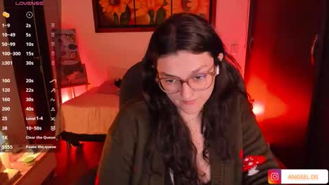 Snapshot of _peach__ chatting on October 6, 4:43 am violeta ig online show from October 6, 4:43 am