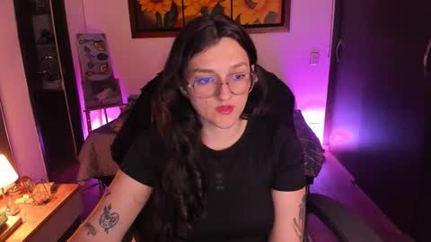 Snapshot of _peach__ chatting on November 15, 3:59 am violeta ig online show from November 15, 3:59 am