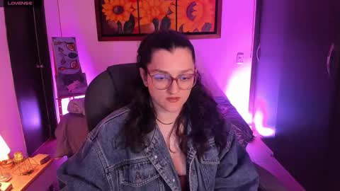 Snapshot of _peach__ chatting on November 22, 3:38 am violeta ig online show from November 22, 3:38 am