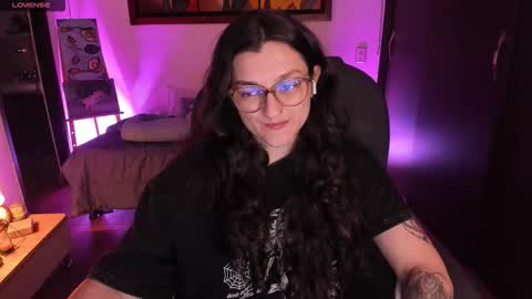 Snapshot of _peach__ chatting on November 27, 4:03 am violeta ig online show from November 27, 4:03 am