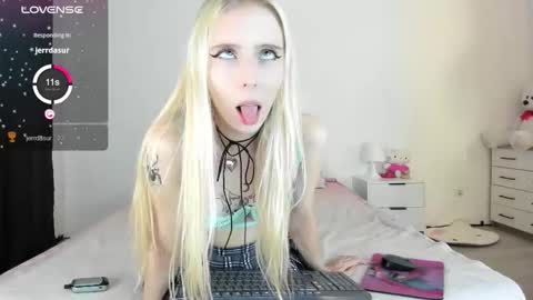 Pinky online show from September 15, 9:04 pm