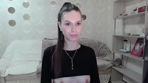 _pretty_fox_ online show from October 1, 2:12 pm