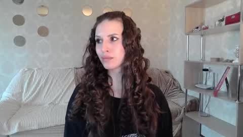 _pretty_fox_ online show from October 28, 8:18 am