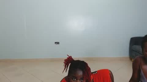Snapshot of _prettyred chatting on October 2, 11:06 am _prettyred online show from October 2, 11:06 am