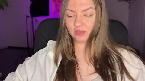  HADLY today day-off see u online 0112  online show from March 3, 5:29 pm