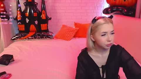 Merlizz Eva Jane Mila Nicole  left to right  online show from October 28, 2:31 pm