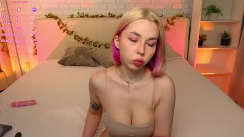 Merlizz Eva Jane Mila Nicole  left to right  online show from March 1, 8:11 pm