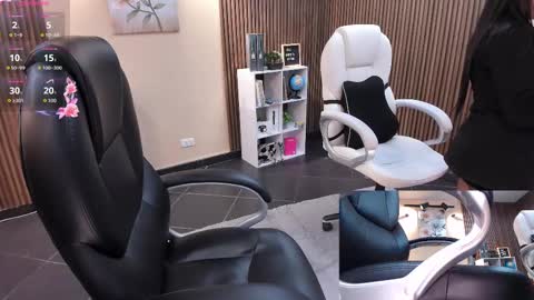 Snapshot of _redfoxxx_ chatting on November 15, 8:11 am You can tell me Mariana online show from November 15, 8:11 am