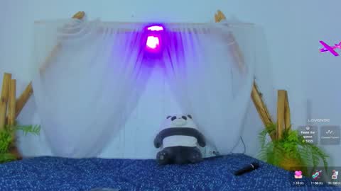 Snapshot of _redmoon chatting on December 4, 7:44 pm Moon online show from December 4, 7:44 pm