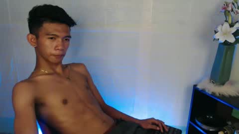 Snapshot of _rellvanxx chatting on March 8, 7:42 pm _rellvanxx online show from March 8, 7:42 pm