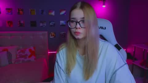 Snapshot of _reverse_gang_ chatting on March 11, 12:54 am LISSAPVT IS OPEN online show from March 11, 12:54 am