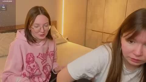 Snapshot of _reverse_gang_ chatting on October 28, 2:26 am LISSAPVT IS OPEN online show from October 28, 2:26 am