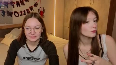 Snapshot of _reverse_gang_ chatting on October 29, 3:53 am LISSAPVT IS OPEN online show from October 29, 3:53 am