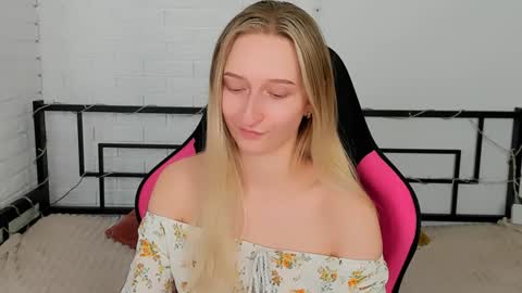 Snapshot of _ri_na_ chatting on January 3, 12:30 pm I am Rina online show from January 3, 12:30 pm