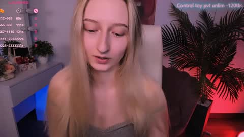 Snapshot of _ri_na_ chatting on January 20, 12:28 pm I am Rina online show from January 20, 12:28 pm