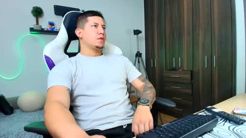 Snapshot of _robertobaggio chatting on February 6, 12:26 pm Roberto online show from February 6, 12:26 pm