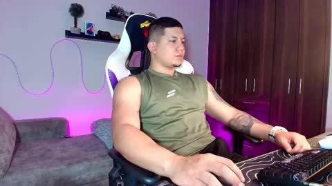 Snapshot of _robertobaggio chatting on March 4, 12:33 pm Roberto online show from March 4, 12:33 pm