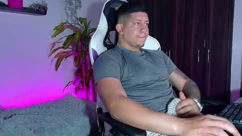 Snapshot of _robertobaggio chatting on November 12, 1:00 pm Roberto online show from November 12, 1:00 pm