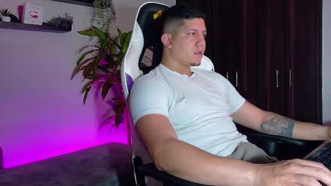 Snapshot of _robertobaggio chatting on November 27, 6:48 am Roberto online show from November 27, 6:48 am