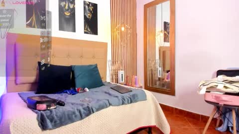 SAMANTHA FOX online show from September 16, 11:55 am