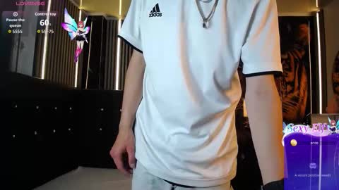 santi online show from March 3, 7:42 pm