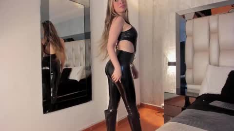 Snapshot of _saragarcia_ chatting on February 20, 11:09 am Sara online show from February 20, 11:09 am