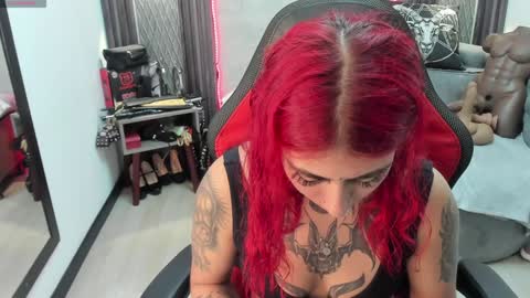 Selene online show from February 5, 1:33 pm