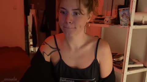 Snapshot of _sensualia_ chatting on October 24, 7:10 pm Lia online show from October 24, 7:10 pm