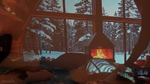 Snapshot of _sensualia_ chatting on December 4, 7:44 pm Lia online show from December 4, 7:44 pm