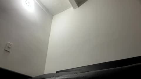 Juan Pablo-independent model online show from March 9, 9:57 pm