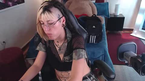 _sharlotte777 online show from February 10, 4:14 pm