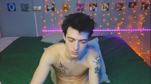 Snapshot of _side_by_you_ chatting on December 18, 12:10 am NATHANPVT IS OPEN online show from December 18, 12:10 am