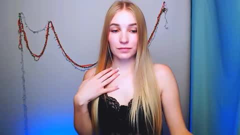 Snapshot of _snow_queen__ chatting on December 16, 8:58 pm Rachel online show from December 16, 8:58 pm