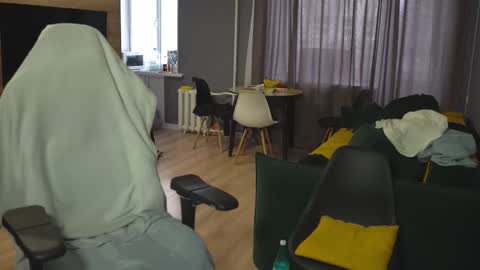 OLIVERpvt is open online show from March 11, 12:39 pm