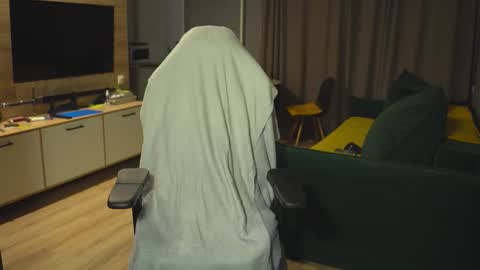 OLIVERpvt is open online show from November 24, 4:01 am