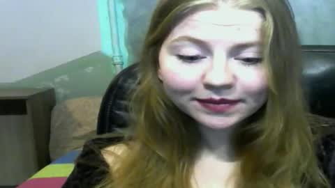Snapshot of _space_girl_ chatting on December 19, 10:55 am Space Girl online show from December 19, 10:55 am