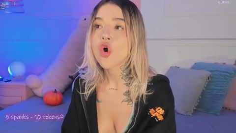 _tammarra_ online show from November 13, 5:12 pm