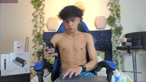 Snapshot of _taylor_black chatting on November 19, 8:20 pm Taylor online show from November 19, 8:20 pm