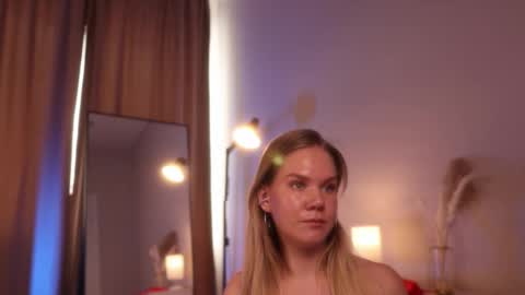 Snapshot of _teasecake_ chatting on March 11, 7:48 am Annie online show from March 11, 7:48 am