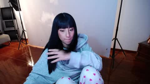 Snapshot of _the_dark_side_of_the_moon_ chatting on January 23, 4:30 am _the_dark_side_of_the_moon_ online show from January 23, 4:30 am