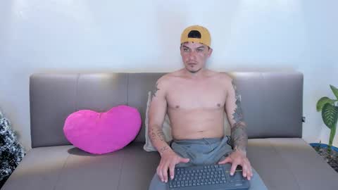 Snapshot of _tommyandgrace chatting on December 5, 3:48 am Tommy and Grace online show from December 5, 3:48 am