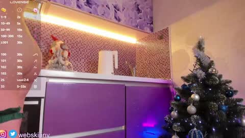 Snapshot of _top_skinny chatting on December 17, 3:28 am Julia online show from December 17, 3:28 am